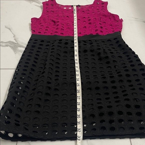 Dex Black/Fuchsia Textured Eyelet Lace Lined Sleeveless Mini Dress Sz M - Picture 11 of 11